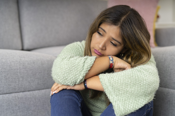 Mujer con apatía emocional y sin motivación