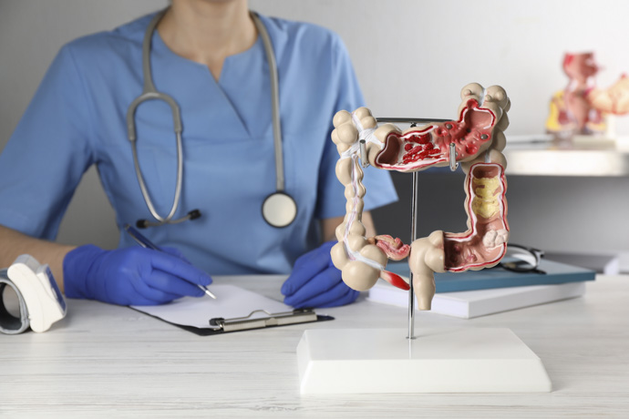 Médico explica cómo funciona la prueba de colon en casa