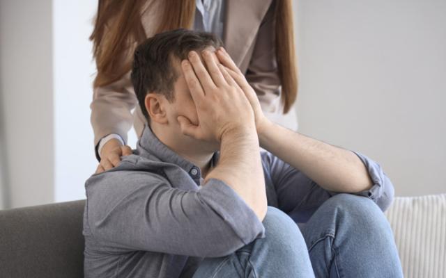 Persona con problemas para dejar el alcohol