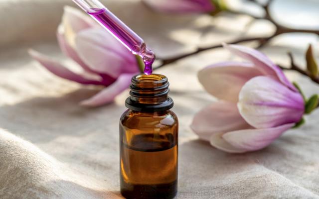 Extracto de Flores de Bach en un frasco.