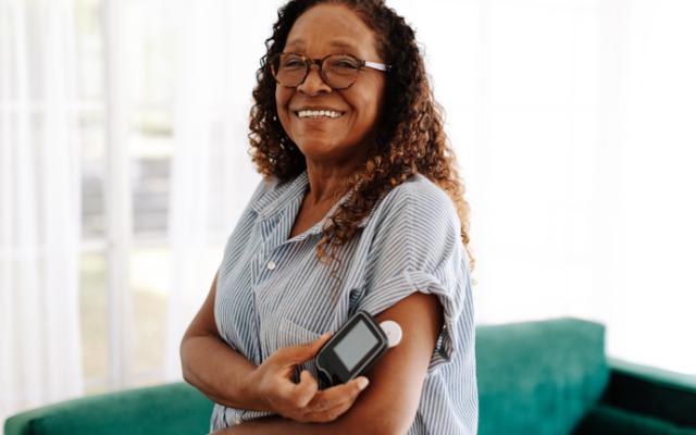 Paciente diabética después de conocer si tiene diabetes tipo 1 o tipo 2.