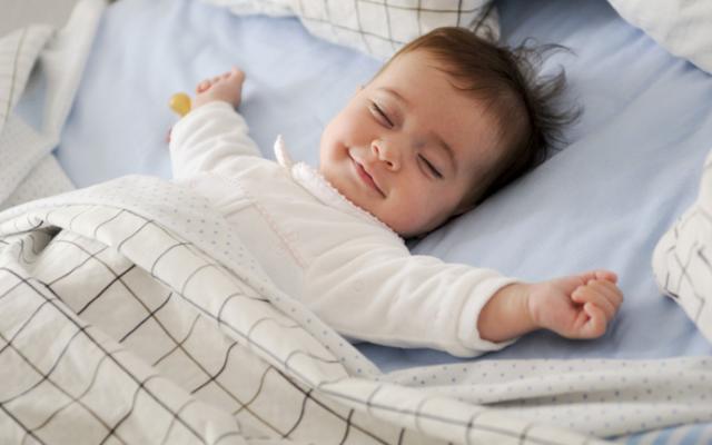 Bebé durmiendo después de ventana de sueño