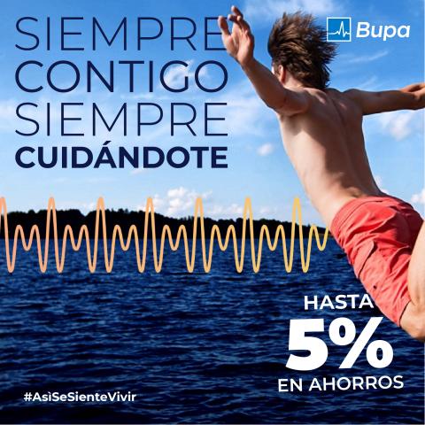Niño saltando al agua