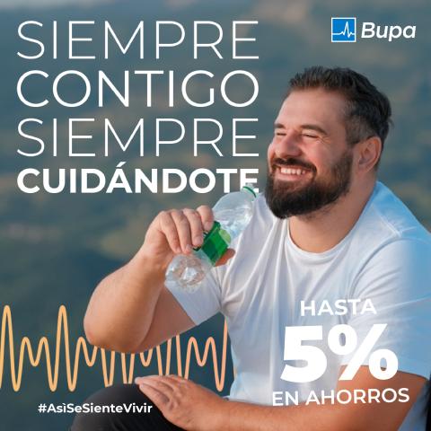 Hombre tomando agua